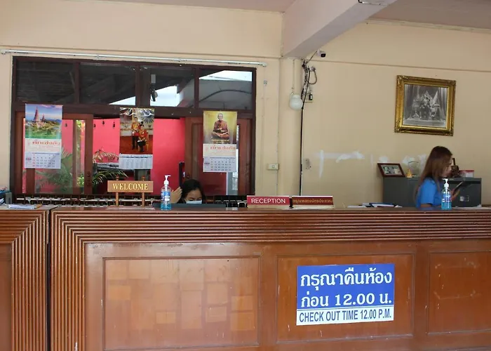 Oyo 75409 Premium The Family Hotel
